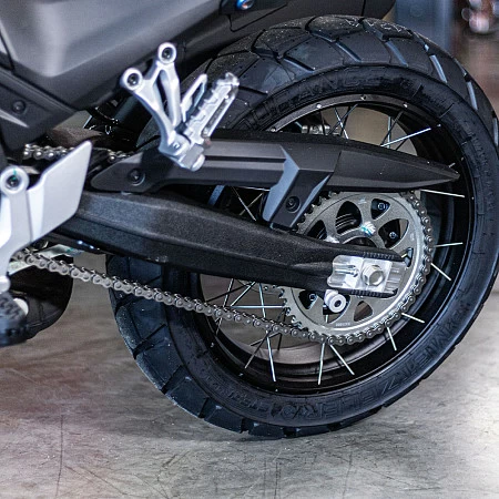 Мотоцикл QJ SVT 650X (черный/зеленый) 2026г
